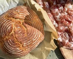 Ammetto di avere un grave problema, andrò in analisi per questo, ogni volta che sforno del pane o mi trovo nei pressi di una panetteria che lo ha appena sfornato, corro a. Il Pane Fatto In Casa Con Farina Di Kamut Chiaramaci