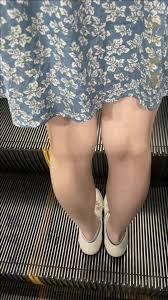 瘋狂偷拍各種小姐姐裙底邪惡手指開啟直接用手掀裙子抄底超邪惡第二彈超清4K (18)