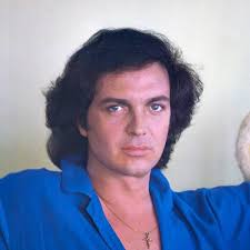 Camilo Blanes Cortés (Alcoy, Alicante, 16 de septiembre de 1946-Madrid, 8  de septiembre de 2019),más conocido por su nombre artístico Camilo Sesto,  fue un cantautor y productor español de balada romántica, pop