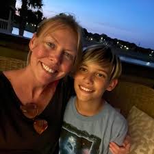 What species of snake is in the photos taken at Table Rock Lake, near  Kimberling City, MO?