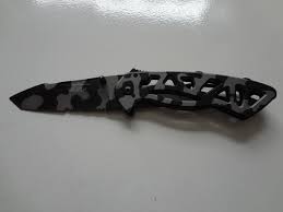 Pisau lipat ak 47 ukuran sedang / standart , kategori bayonet lipat untuk diletakkan pada laras senapan tentara. Pisau Lipat Kukri Kunai Shuriken Murahgrosir