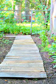 Not sure how to do that? Easy Upcycled Diy Wood Pallet Garden Walkway The Homespun Hydrangea