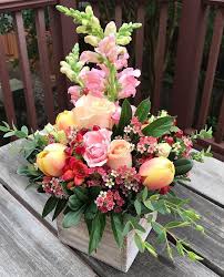 There Are Many Different Ways To Celebrate Teacher Appreciation Week An Fresh Flowers Arrangements Ikebana Flower Arrangement Flower Arrangements Center Pieces