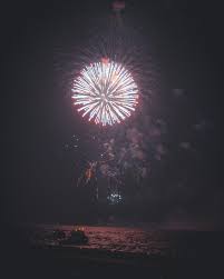 Bardzo mocny zestaw odpalany jednym lontem. Letnie Fajerwerki W Japonii Lista Festiwali W 2019 Roku Pojaponii Pl