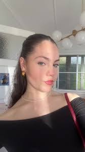 Elizabeth Collman's Instagram, Twitter & Facebook