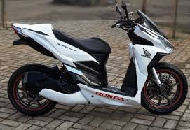 Kini tampil dengan desainstriping dan grafis tampilan baru yang lebih berasi dengan warna warna ngejreng. Harga Vario 125 2021 Review Spesifikasi Warna Terbaru Otomotifo