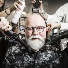 En grej jag hoppas på är att bli årets frisör i Sverige”