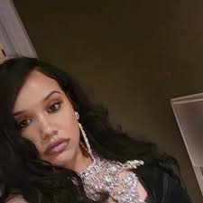 I was disappointed when thee André Leon Talley didn't get at least a  commemorative VOGUE cover when he passed. I couldn't help but think of all  the work he put into the