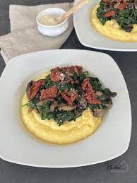Polenta Cremeuse Epinards Et Champignons A L Ail Rachel Cuisine In 2021 Food Recipes Favorite Comfort Food