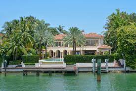 Schönes individuelles haus befindet sich nur einen schritt von der innenstadt von miami platja entfernt. Millionaires Row Die Irren Promi Hauser Von Miami Reiseblog Mini Globetrotter