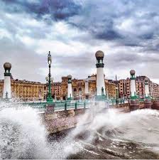 Ruge El Cantbrico Y Las Farolas Sienten La Fuerza De San Sebastian Instagram Viajes