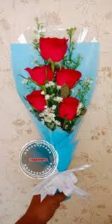 Rangkaian bunga diklasifikasikan berdasarkan bentuk dan modelnya seperti seikat bunga, rangkaian sabit, dan rangkaian bertingkat. Jual Buket Bunga Mawar Isi 5 Tangkai Di Lapak Naura Florist Bukalapak