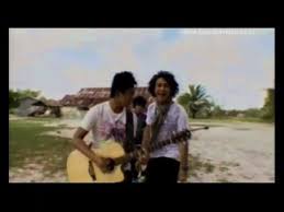 Ya, 'laskar pelangi' adalah film adaptasi dari novel berjudul sama karya andrea hirata. Nidji Laskar Pelangi Super Hq Audio Video Youtube