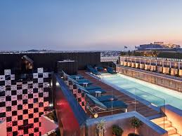 Herrscher verschiedener länder (beispielsweise aus ägypten, syrien, pergamon) begannen, ihre macht und kultur zu demonstrieren, indem sie in athen gebäude bauen ließen. Athens Capital Center Hotel Mgallery Luxury Hotel All All