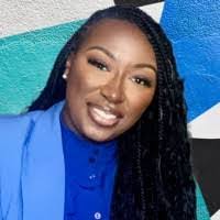 Mary Mui's Instagram, Twitter & Facebook