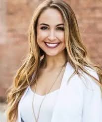 Summer Dixon's Instagram, Twitter & Facebook