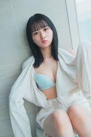 日向坂46上村ひなの、初めてのランジェリー姿解禁 ヘルシーなスタイル披露 | ORICON NEWS
