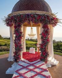 White is a great wedding theme at any time of year, and can create a fresh and classic overall look. Red And White Wedding Colors Romantic And Bold Inspirational Ideas