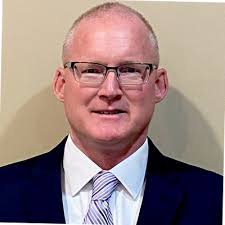 I'm proud to share that I've officially become a U.S. citizen! 🇺🇸 Born to  a German father and English mother, I've always valued the richness of my  heritage. Now, I'm honored to