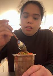 Trying the #viral #dubaichocolate with strawberry 🇸🇪🍓✨ #fyp #fördig  #foryoupage #tiktok #food #dessert #stockholm #sweden #sverige  @binibining_diwata in Sweden