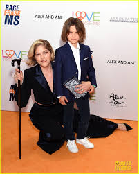 After graduating from the university of michigan of working with witherspoon, blair has said, she's been a friend since cruel intentions. Selma Blair Honored By Friend Sarah Michelle Gellar At Race To Erase Ms Gala Photo 4289543 Arthur Bleick Celebrity Babies Robin Robert Sarah Michelle Gellar Selma Blair Pictures Just Jared