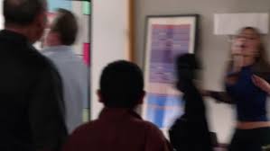 Jay riéndose de la profesión de su hijo mitch, abogado. Recap Of Modern Family Season 3 Recap Guide