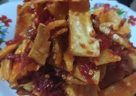 Keripik singkong balado pedas merupakan salah satu dari aneka camilan yang sangat digemari. Bagaimana Membuat Praktis Keripik Kering Singkong Pedas Manis