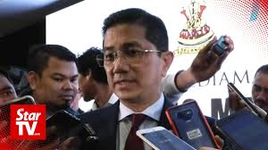 This is after santubong pkr youth chief haziq abdullah abdul aziz confirmed he was the other man in the video indulging in sexual acts with the person resembling azmin. Azmin Convinced Sex Video Was An Inside Job Thestartv Com