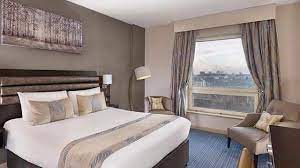 The hotel is located just a 15 minute walk away from stamford bridge and with chelsea harbour just. Doubletree By Hilton Hotel London Chelsea Hotel Visitlondon Com