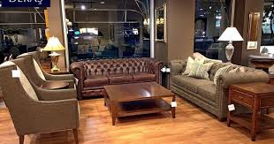 3230 Deri Chesterfield Ve 2230 Kumas Chesterfield Kanepeler Karsilarinda Kanepeyle Kombin 2310 Tekli Koltuklar Ve Yeni Modena Mobilya Tekli Koltuk Koltuklar