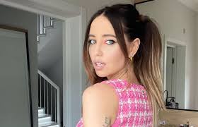 Надя дорофеева разделась в новой фотосессии. Prinimajte I Lyubite Sebya Nadya Dorofeeva Napisala Kak Instagram Vliyaet Na Lyudej Womanel