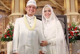 Ria ricis belum menikah, oki setiana dewi sebut ayahnya merasa kasihan, ini yang dicemaskan almarhum oki setiana dewi menyebut ayahnya, sulyanto, saat masih hidup, ingin melihat ria ricis menikah. Oki Setiana Dewi Dan Ory Vitrio