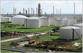Perusahaan negara yang mengelola minyak dan gas bumi di indonesia itu didesak untuk segera merampungkan penutupan sumur yang pertamina hanya publikasikan peristiwa oil spill, penanganan tumpahan minyaknya, baik di perairan dan pesisir, kata merah johansyah kepada bbc indonesia. Kilang Minyak Terbesar Indonesia Saat Ini Proses Industri