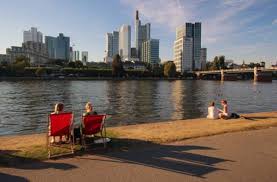 Rainer voss, geboren 1959, studierte nach humanistischem gymnasium und banklehre an der universität zu köln volkswirtschaftslehre; Ex Investmentbanker Der Deutschen Bank Die Finanzkrise Aus Der Sicht Eines Insiders Wirtschaft Stuttgarter Zeitung