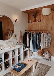 1001 Idees Pour Organiser Ses Vetements Avec Un Dressing Fait Maison Dressing Fait Maison Rangement Fait Maison Petit Meuble Rangement