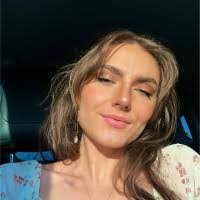 Kari Hood's Instagram, Twitter & Facebook