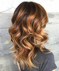 1001 Variantes Du Balayage Caramel Pour Sublimer Votre Coiffure Cheveux Cheveux Frises Cheveux Meches