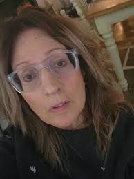 hi! my name is Leah I'm 26 and I live in florida