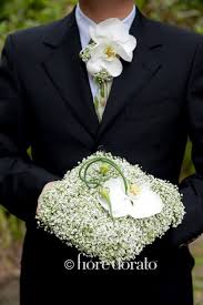 Baby S Breath Ring Pillow And Floral Tie By Singapore Based Fiore Dorato Flower Bouquet Wedding Wedding Flower Arrangements Flower Centerpieces Wedding