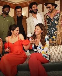 Deepika Padukone And Ranveer Singh S Adorable Pda During An Interview Is Melting Hearts Across Nation Hungryboo Ranveer Singh Deepika Padukone Deepika Padukone Style