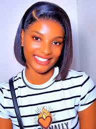 Máquina de costura nova 100 mil, último preço 90 mil. Localização: Rotunda  do camama sentido calemba2 frente ao banco atlântico. Tel:947885210