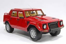 Résultat de recherche d'images pour "lamborghini lm002 1/18"