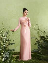 Áo dài cưới cô dâu màu hồng kết chữ hỷ thêu hoa nhí xung quanh - Songhy  Bridal