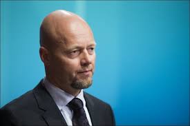 Jetzt ausprobieren und ultimate 30 tage kostenlos testen. Venstre Mener Oljefondet Ma Ut Av Formel 1 Vg