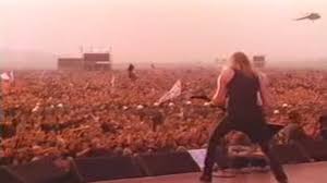 Metallica enter sandman live in russia 1991)hq. Watch Metallica Play To 1 6 Million Russian Fans In This 1991 Footage Kerrang