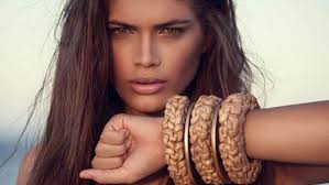 We did not find results for: Diosa Valentina Sampaio Es La Primera Modelo Trans En Llegar A La Portada De Sports Illustrated Da La Nota