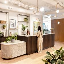 Amber & Colin had a lovely visit to the @vibialight HQ while in Barcelona.  Many thanks to our fantastic host Laura & team and to our friends  @above90lighting for setting this up.