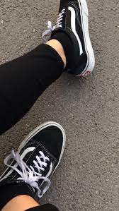  Vans Style Black Streetstyle Sepatu Wanita Sepatu Perempuan Pose Fotografi Wanita