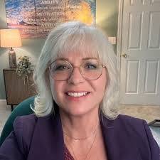 Claudia Jolin's Instagram, Twitter & Facebook