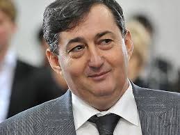 Several media outlets refer to him as oligarch. Egyik Avatasrol A Masikra Szaladhat Meszaros Lorinc A Kovetkezo Masfel Evben Mfor Hu